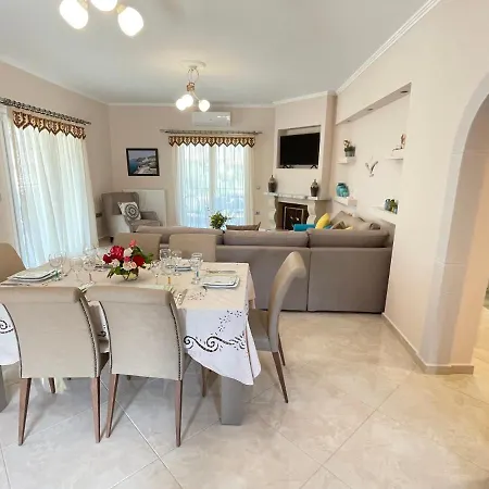 Panselinos Apartment *